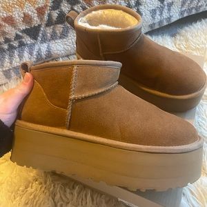 UGG Classic Ultra Mini Platform in Chesnut